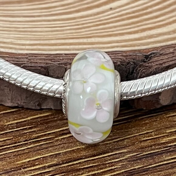 Pandora Field of Daisies Murano Glass Charm - Picture 1 of 3